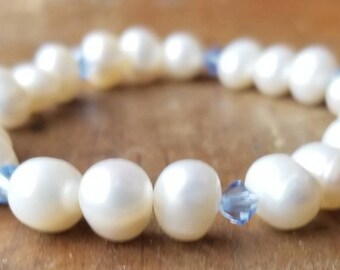 White Freshwater Pearl Swarovski Crystal Strech Bracelet, White Pearl Bracelet, Pearl Jewelry, Beaded Bracelet, White Bracelet