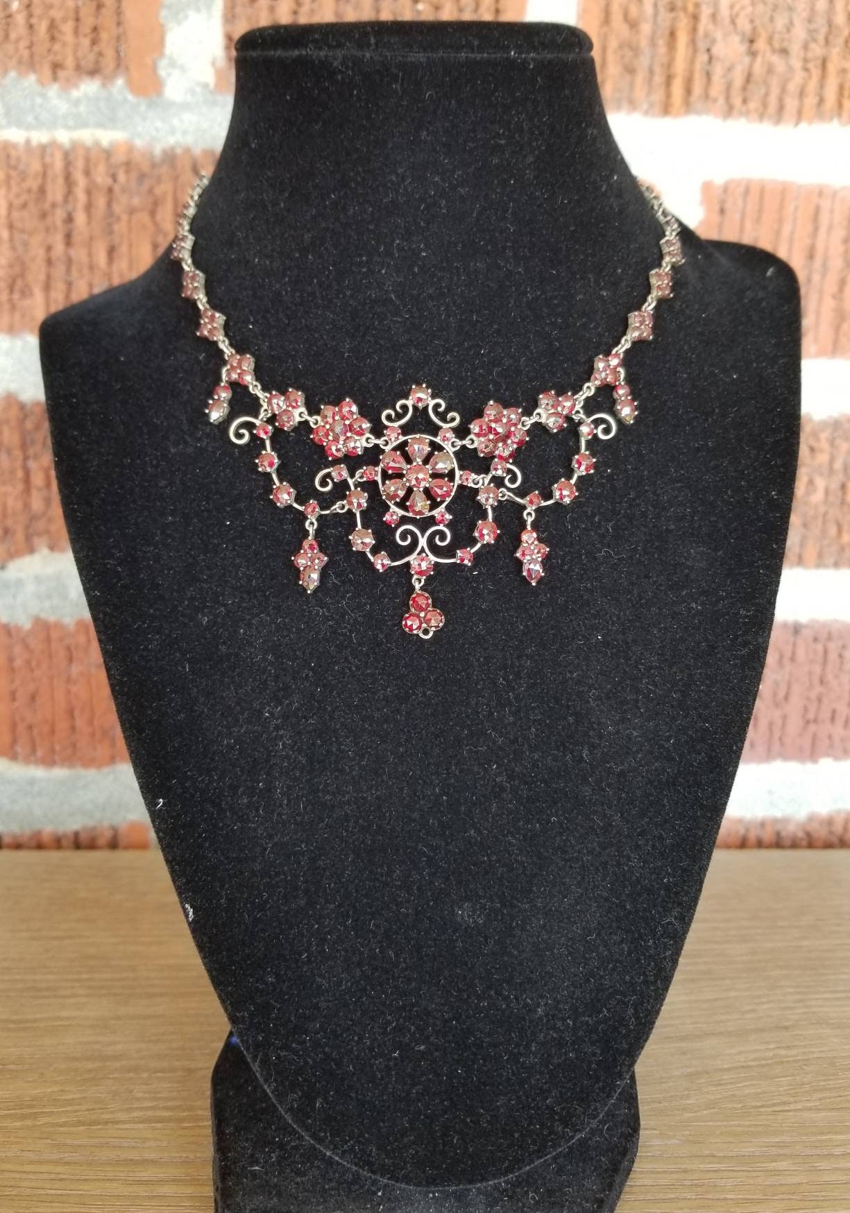 GORGEOUS Victorian Bohemian Garnet Necklace - Unusual Design - 14.75
