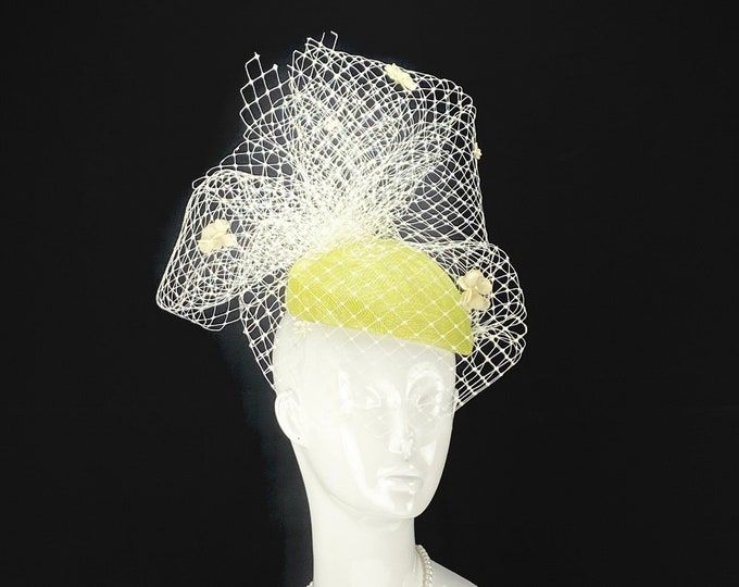 Citron fascinator with veiling