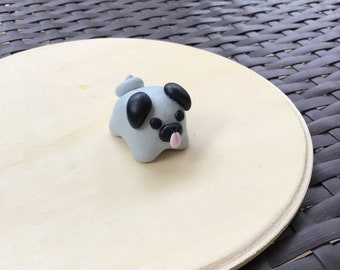 Tiny Gray Pug Escultura de arcilla hecha a mano