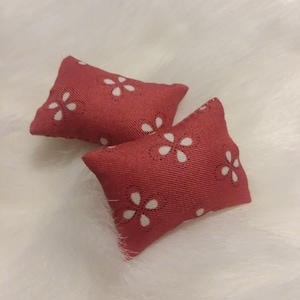 Dollhouse Miniature 1:12 Scale 1 Pair Decorative Red Coral Floral Pillows 1.3/4&quot; X 1.1/4&quot;&quot;