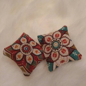 Dollhouse Miniature 1:12 Scale 1 Pair Decorative Floral Pillows 1.5&quot; X 1&#39;5&quot;
