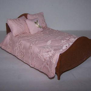 Dollhouse Miniature - Lace Comforter Set - Lace Bedspread - 3 Pillows - 1:12 Scale - Peach - Cotton - Brand New - Handmade - Doll Accessory