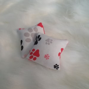 Dollhouse Miniature 1:12 Scale 1 Pair Decorative  Pillows 1.5&quot; X 1&#39;5&quot;