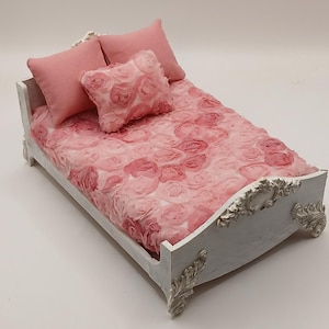 1:12 Schnuffeltuch Set Bed Of Roses Blumenmuster Passend für Doppelbetten mit Spannbettlaken