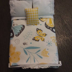 1:12 Scale Full Size Yellow Butterfly Print Bedspread With Matching Pillows And Fitted Sheet Removable Pillowcases Only One Available!