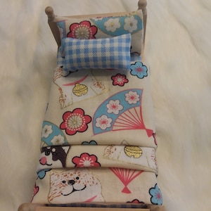 Miniature Comforter Set 1:12 Scale Twin Multi Color Fanfare Complete With Fitted Sheet Only One Available