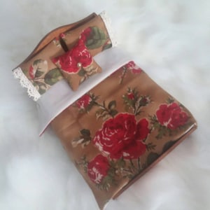 Dollhouse miniature Roses 1:12 scale comforter set