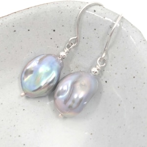Orecchini di perle barocche di acqua dolce blu, perle biologiche, qualcosa di blu, regalo per il 30° anniversario, compleanno di giugno, orecchini per spose, damigella d'onore