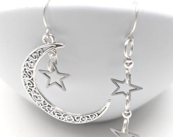 Asymmetriska örhängen med måne och stjärnor - Silverpläterade himmelska smycken