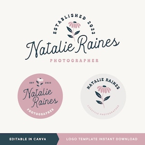 Könnte beinhalten: Eine Logo-Vorlage für eine Fotografin namens Natalie Raines. Das Logo zeigt eine stilisierte Blume mit einem rosa Zentrum und grünen Blättern. Der Text "Natalie Raines" ist in einer kursiven Schrift geschrieben und die Wörter "Fotografin" und "Gegründet 2023" sind in einer serifenlosen Schrift geschrieben.