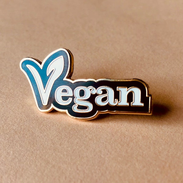 Épingle en émail végétalien doré et noir. Idée cadeau de Noël Vegan Flair