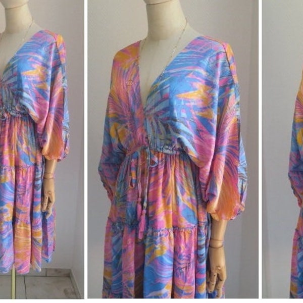 Sommerkleid Seide knielang, Boho Kaftan Kleid mit weitem Ausschnitt in der Taillie gebunden in Unisize