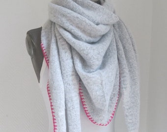 Sciarpa triangolare XL grigia, soffice sciarpa con orlo rosa all'uncinetto in grigio chiaro, sciarpa in misto lana soffice e coccolosa, sciarpe sciarpe da donna invernali calde