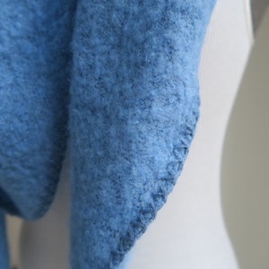 xl dreieckstuch schal, flausch tuch blau, webschal himmelblau wolle-mix tuch flauschig kuschelig, premium schals damen tücher winter warm Bild 4