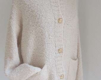 bouclé cardigan pulli mohair wolle  grobstrickjacke mit Goldknöpfe & Taschen wollweiss GR: 36-42