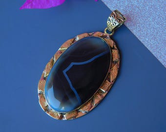 Grote zwarte onyx messing hanger – Handgemaakte gotische boho-sieraden voor vrouwen, retrostijl vintage geïnspireerde helende kristallen gegraveerde metalen hanger