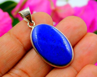 Colgante artesanal de lapislázuli en plata de ley 925: un collar de piedras preciosas único, una idea de regalo de joyería boho chic.