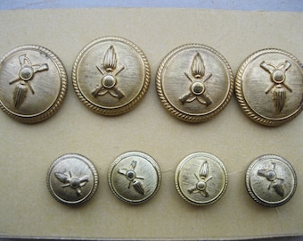 8 buttons for Infantry Officer: 4 for tunic, 4 for pocket
