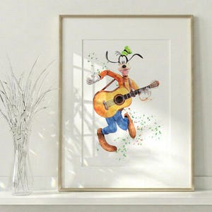 Puede incluir: Una l&aacute;mina enmarcada en acuarela que muestra al personaje de dibujos animados Goofy tocando una guitarra ac&uacute;stica. El personaje viste un su&eacute;ter naranja, pantalones azules y un sombrero verde, con salpicaduras de pintura de colores.