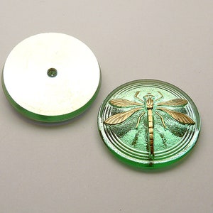 1 st Tsjechische handgemaakte kunst glazen knop cabochon libel rond 18 mm licht peridot groene gouden libelle AB (CAB015-15073)