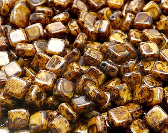 40 cuentas de vidrio prensadas CzechMates de dos agujeros, 6 mm, color travertino beige opaco