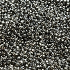 100 perle di vetro sfaccettate ceche lucidate a fuoco, rotonde, da 2 mm, in cristallo completamente cromato
