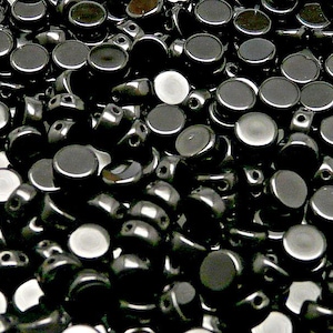 50 perline rotonde in vetro pressato a due fori ceche da 6 mm Jet