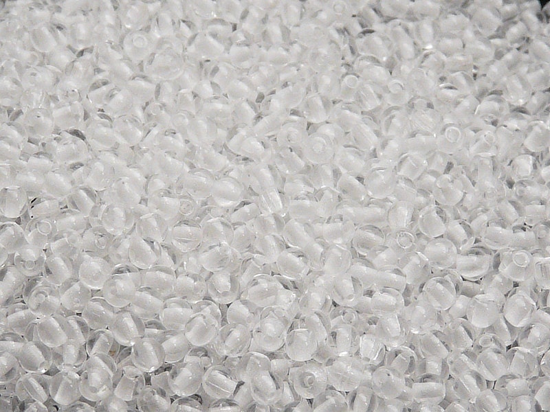 Perle di vetro pressato ceco, rotonde con un diametro di 3mm 4mm 6mm 8mm, Jet Black. Totale di 275 perle. Set 1CRP 401 (3RP004 4RP010 6RP014 8RP001