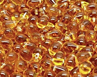 30 perles en forme de larme en verre pressé tchèque, topaze 6 x 9 mm (A 09-18)