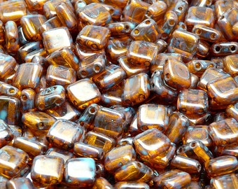 40 st tvåhålspressade CzechMates glaspärlor 6 mm bärnstenstravertin