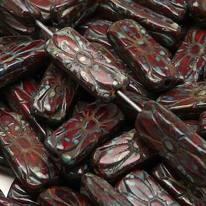 8 個入りチェコ プレス ガラス 長方形ビーズ 花柄 20 x 8 mm 不透明 レッド コーラル トラバーチン (A 06-10)