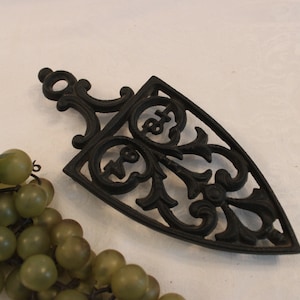 Vintage Wilton Cast Iron Black Cooling Trivet - 1894 Pattern, Excellent Condition