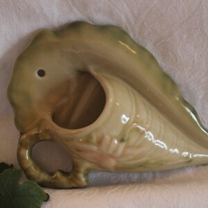 1949 Hull Pottery Woodland 8.5&quot; Wall Pocket Seashell Vase - Excellent Condition