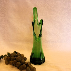 Beautiful 10" Green Five-Finger Swung Bud Vase- Mid Century Modern Swung Art Glass, Excellent Condition