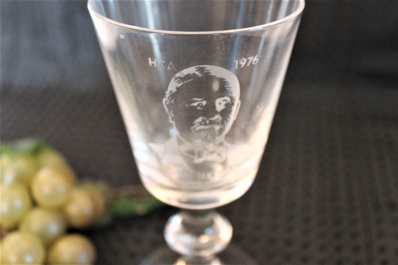 Rare 1976 Heisey Collectors of America Glass Claret Wine Glass Oxford Stem with Portrait of A.H. Heisey, Excellent Condition image 2