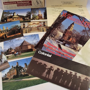 Collection de souvenirs vintage de Williamsburg, Virginie - Cartes postales, magazine, carte, programme de concerts aux chandelles de l'église paroissiale de Bruton