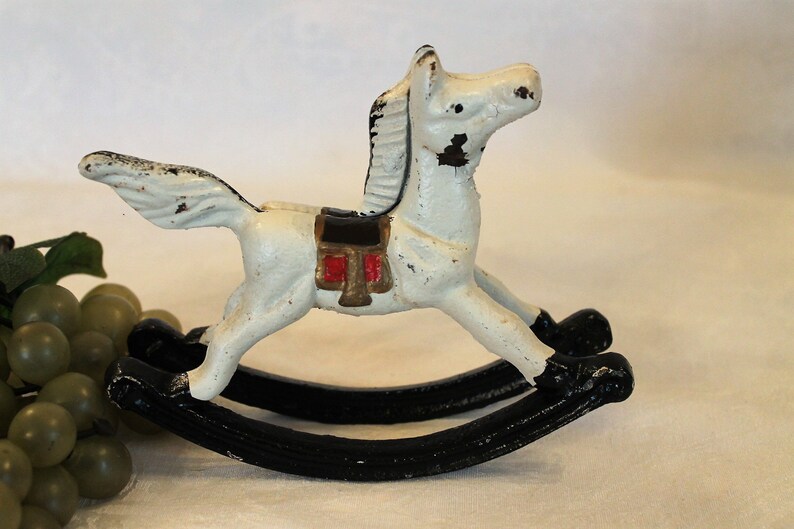 cast iron horse figurine