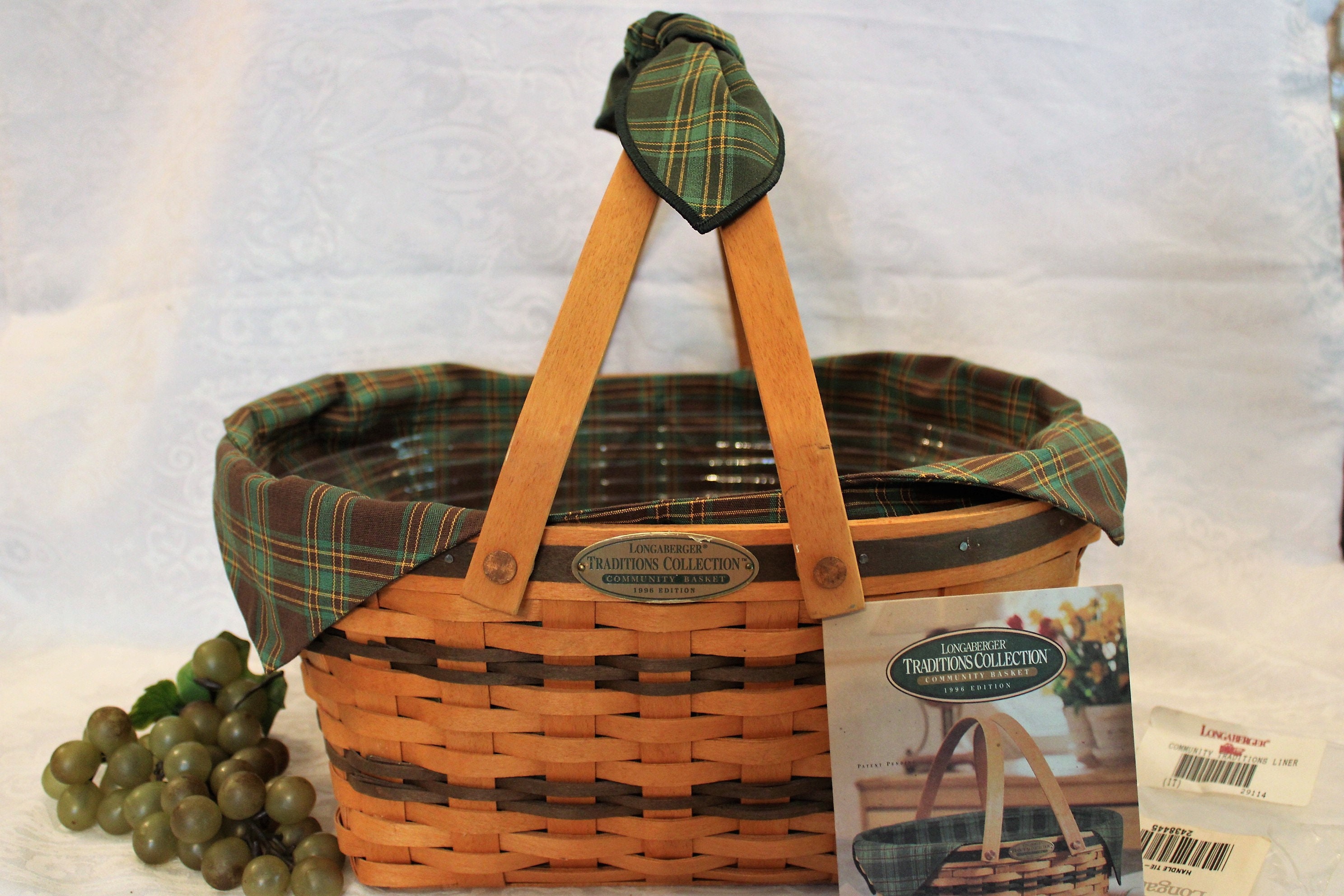 1996 Longaberger Traditions Collection Large Community Basket With
