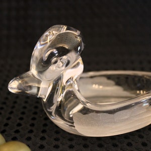 Duncan & Miller Glass 5&quot; Duck Ashtray or Ring Dish with Frosted Cut Feathers in Great Condition, Pall Mall Line