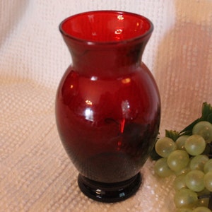 Anchor Hocking Glass Royal Ruby 6.5&quot; Flared Flower Vase