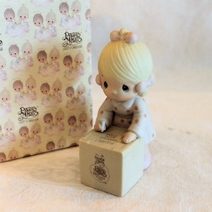 Precious Moments 1987 Symbol of Membership Figurine in Original Box - &quot;Sharing Is Universal&quot;, Excellent Condition!
