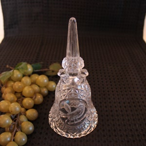 1984 Hofbauer Byrdes Collection 24% Lead Crystal Bell in Excellent Condition with Bird Design and Original Label