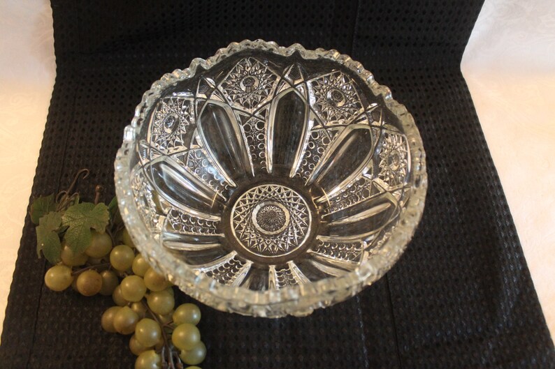 Smith Heritage Excellent Condition Beautiful Vintage Pattern Glass 8.25 Centerpiece Bowl McKee Quintec or L.E
