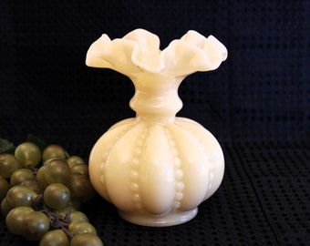 Fenton Art Glass Beaded Melon 5.5" Vase in Excellent Condition - Glossy Cameo Beige Color