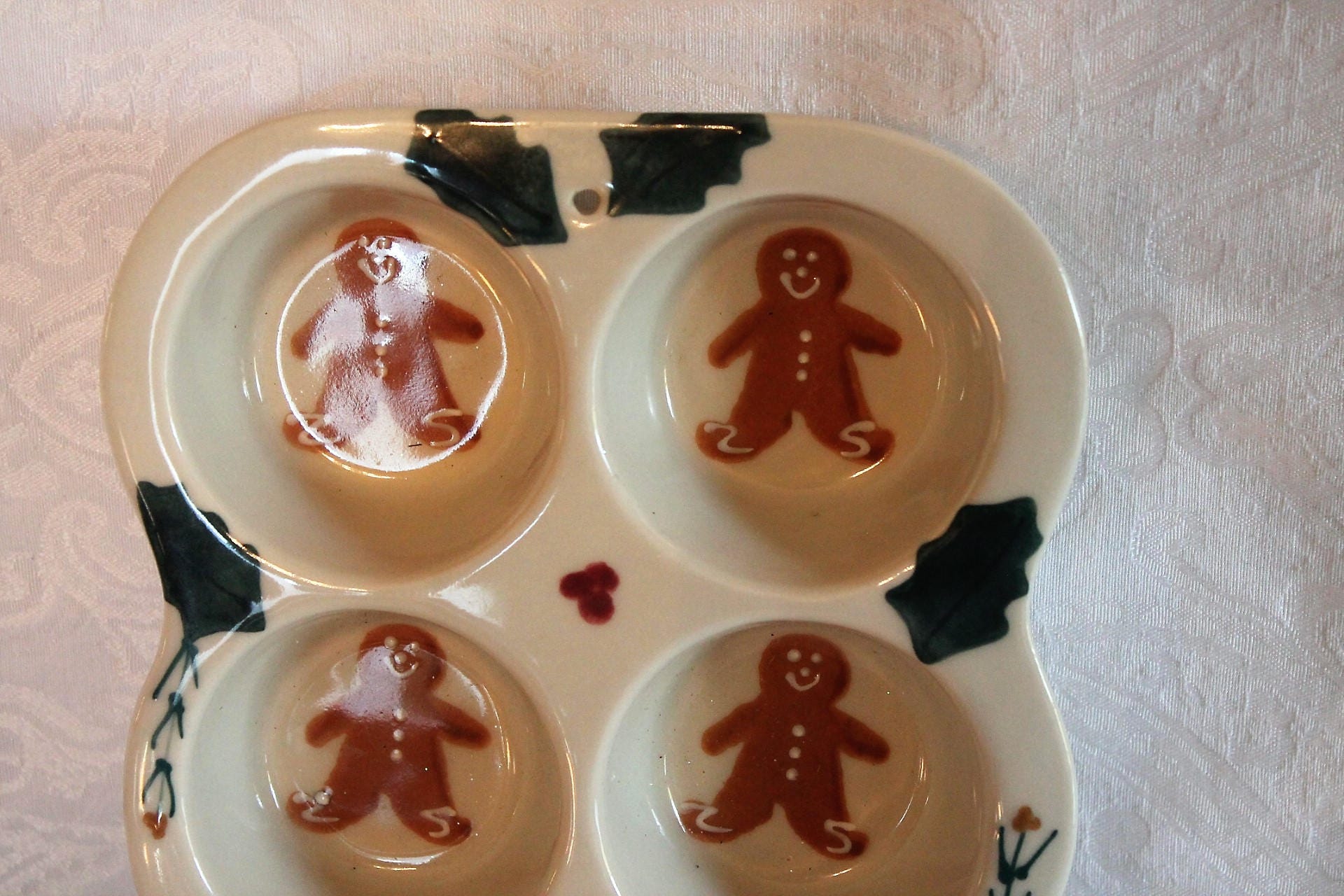 Hartstone Pottery Christmas Muffin Pan Gingerbread Man and Holly, Noble  Excellence 