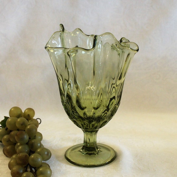 Vintage Fenton Colonial Green Glass Handkerchief Vase - Thumbprint Pattern, Excellent Condition