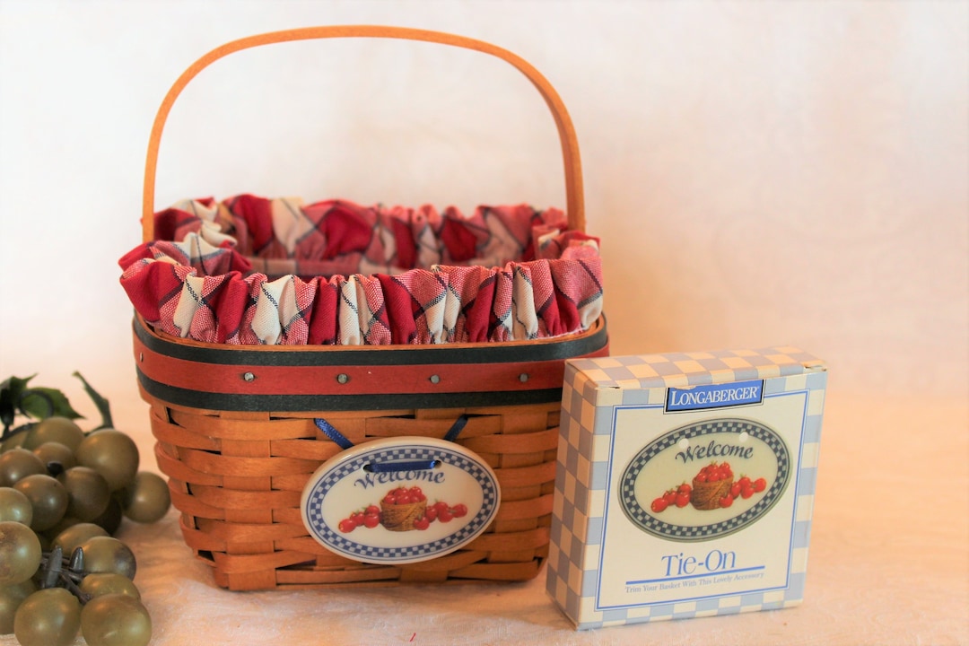 Longaberger 2001 All American Strawberry Basket Red Plaid Liner