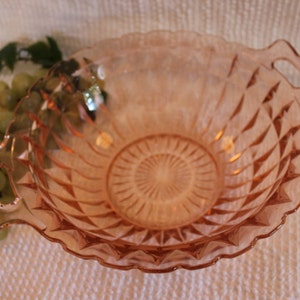 Depression Glass Pink 8.75&quot; Handled Round Serving Bowl - Jeannette Glass Windsor Diamond Pattern