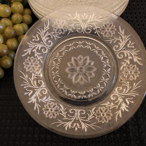 Set of 7 Anchor Hocking Sandwich Glass 9&quot; Dinner or Luncheon Plates - Clear Glass, Excellent Condition